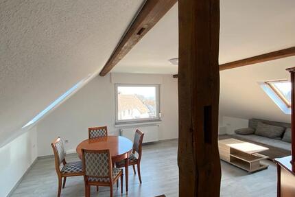 Helle 3 Zimmer Dachgeschosswohnung mit Garage und Küche zimmer