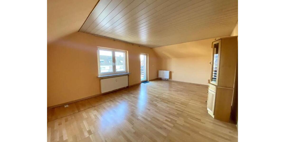 Dachgeschoßwohnung Halle - 3 Zimmer, 74 m&sup2;, 135.000&euro; | Angebot:24828250