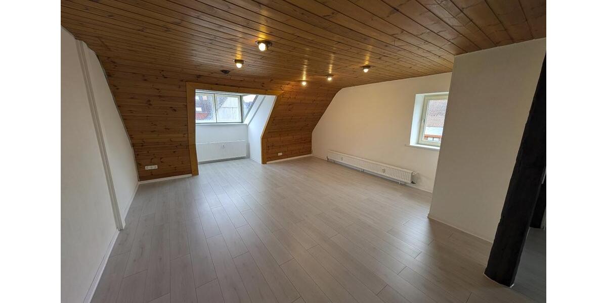 Dachgeschoßwohnung Detmold Hakedahl - 3 Zimmer, 80 m&sup2;, 640&euro; | Angebot:25784099