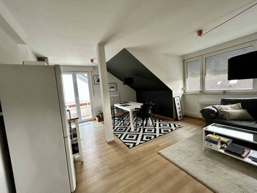 TOP VERMIETET IM DACHGESCHOSS!