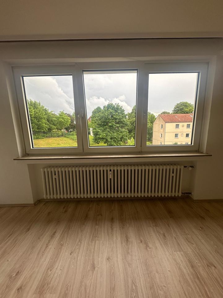 Helle und sanierte 3 Zimmer-Wohnung mit Balkon – Sofort verfügbar