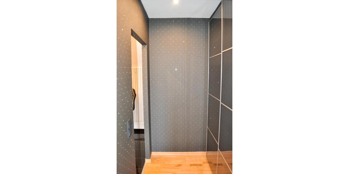 Helle Dachgeschosswohnung mit 88 m², Loggia & Parkplatz – Ihr neues Zuhause! 2.5 zimmer