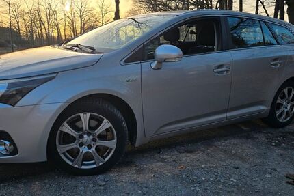 Toyota Avensis 157.000 km 8.599 &euro; Verl 33415