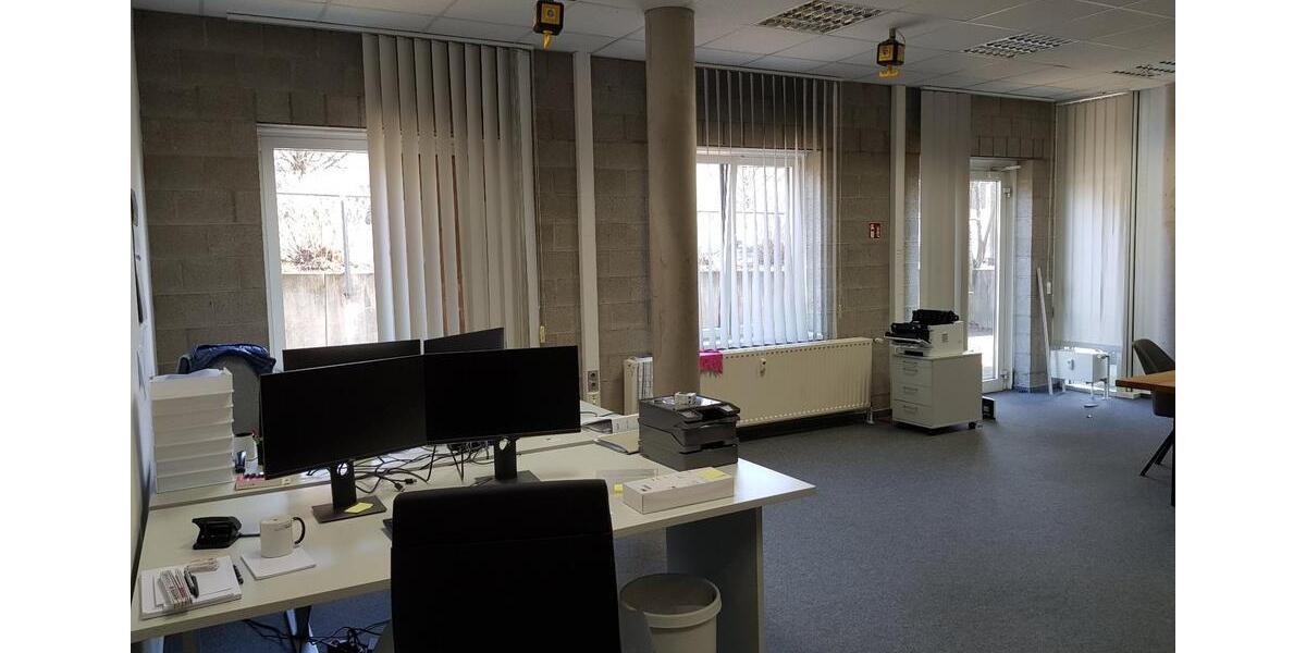 GILDE-Forum Detmold: 122 m² Büro, perfekt aufgeteilt u. mit eigener Zufahrt zimmer