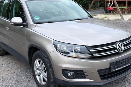 VW Tiguan 196.579 km 8.200 € Herford 32049