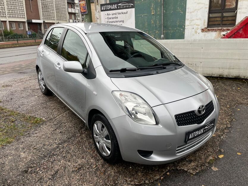 Toyota Yaris 118.000 km 5.750 € Bielefeld 33617