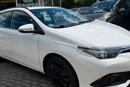 Toyota Auris 139.298 km 8.950 &euro; Löhne 32584
