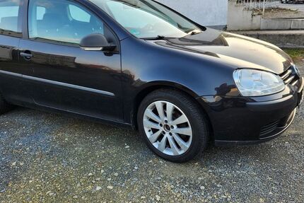 VW Golf 210.525 km 2.500 &euro; Löhne 32584