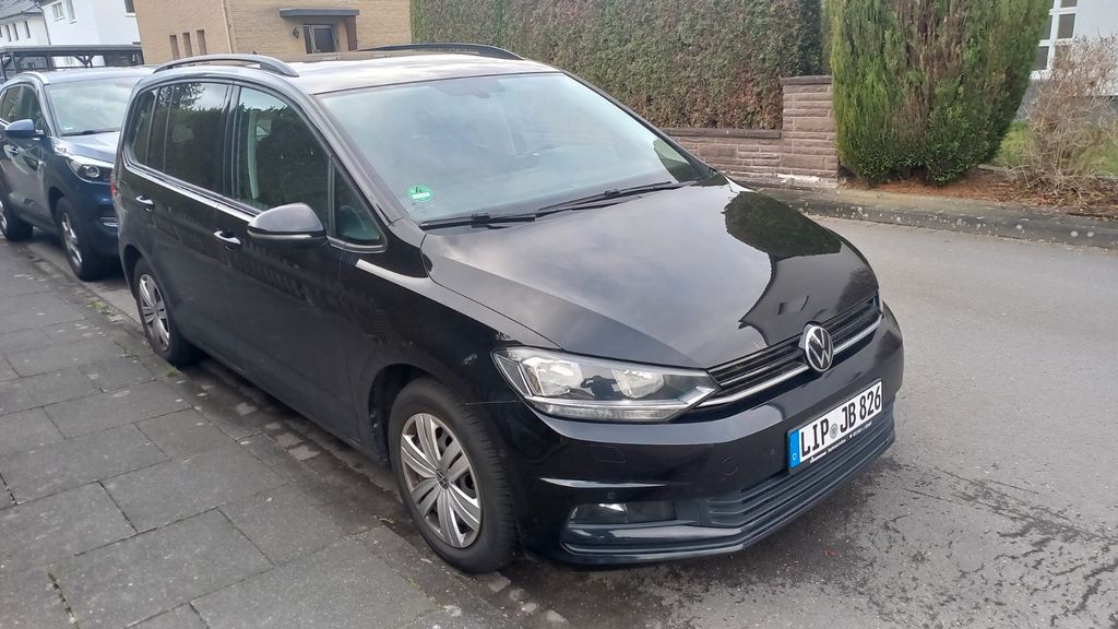 VW Touran 210.000 km 13.799 &euro; asemissen 33818