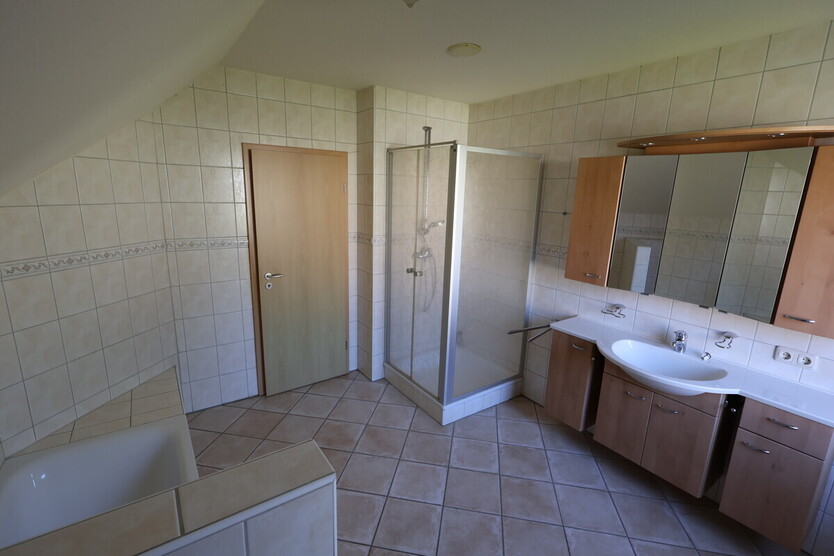 Familiengerechtes Einfamilienhaus mit pflegeleichtem Garten und 3 Stellplätzen 5 zimmer