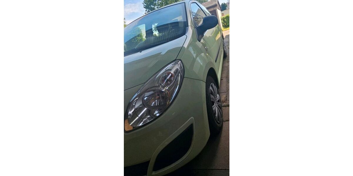Renault Twingo 135.581 km 2.500 &euro; Herford 32052