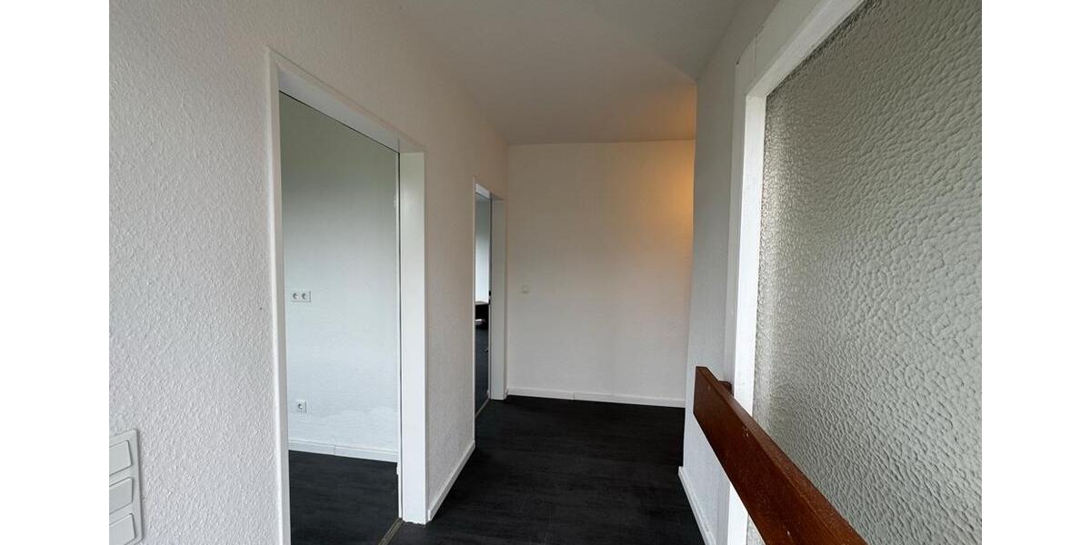 Von innen und von außen frisch renovierter Gewerbestandort – Ideale Anbindung zimmer