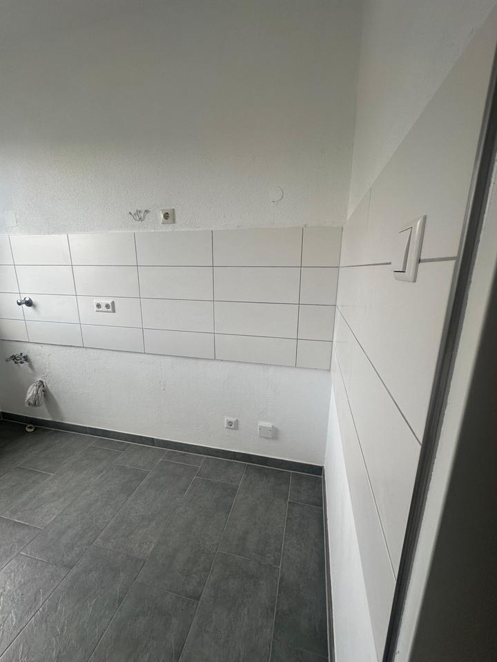 Helle und sanierte 3 Zimmer-Wohnung mit Balkon – Sofort verfügbar