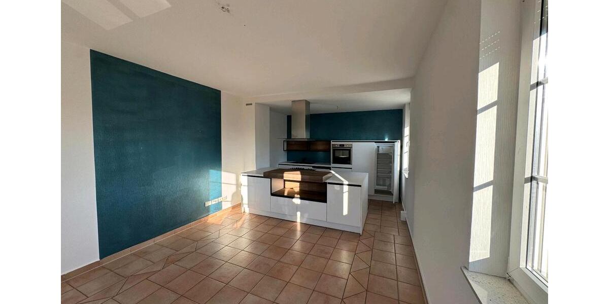 Etagenwohnung Halle - 4 Zimmer, 160 m&sup2;, 1.200&euro; | Angebot:25407439