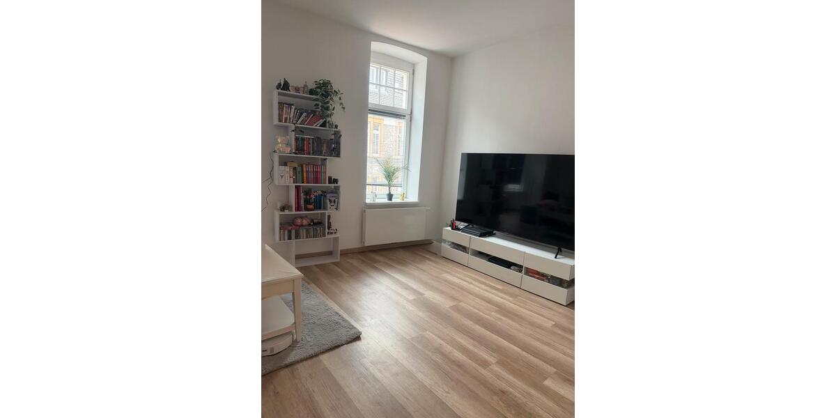 Etagenwohnung Lage - 4 Zimmer, 138 m&sup2;, 1.300&euro; | Angebot:26464572