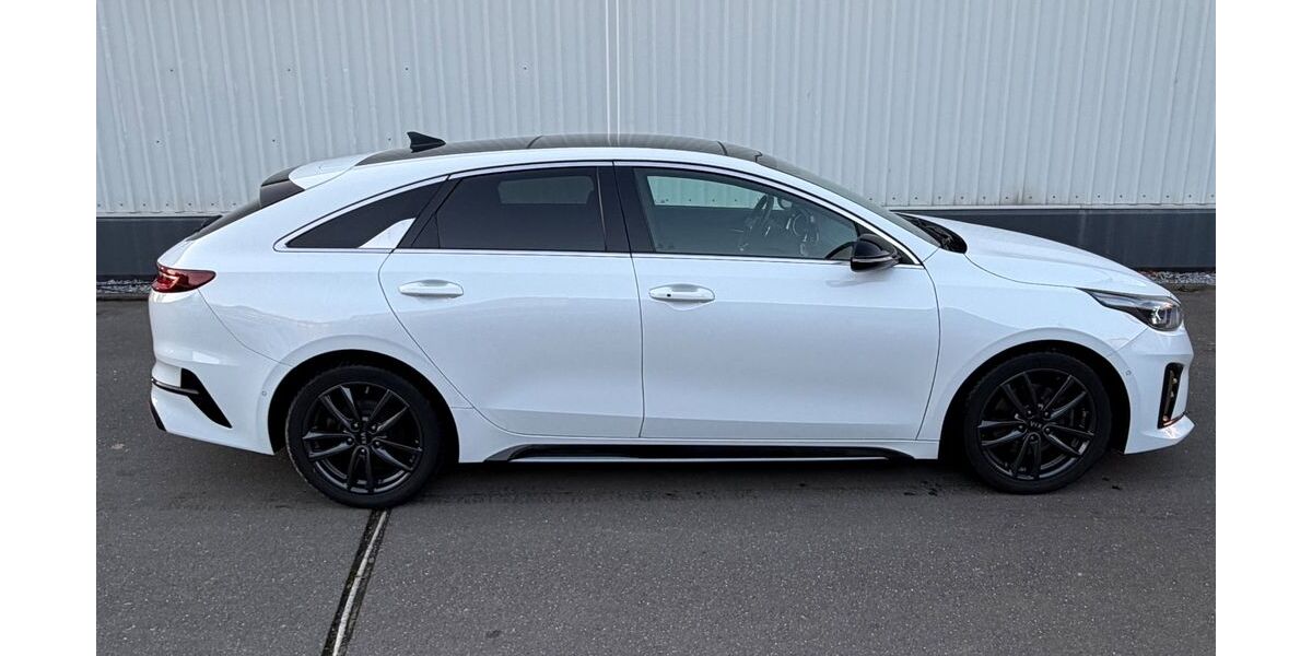 Kia pro ceed / ProCeed 62.000 km 17.400 &euro; Detmold 32758