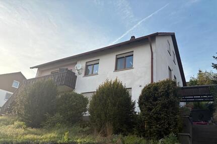 Zweifamilienwohnhaus mit großem Garten und Nebengebäude
