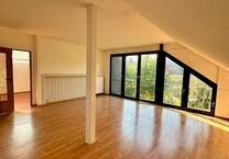 Attraktive 3-Zimmer-Mietwohnung mit Dachloggia im 1. OG eines gepflegten Zweifamilienhauses