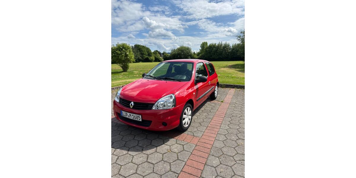 Renault Clio 86.567 km 3.000 &euro; Detmold 32758