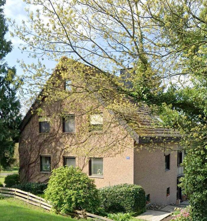 Gepflegtes 2-Familienhaus mit viel Platz und großem Grundstück!