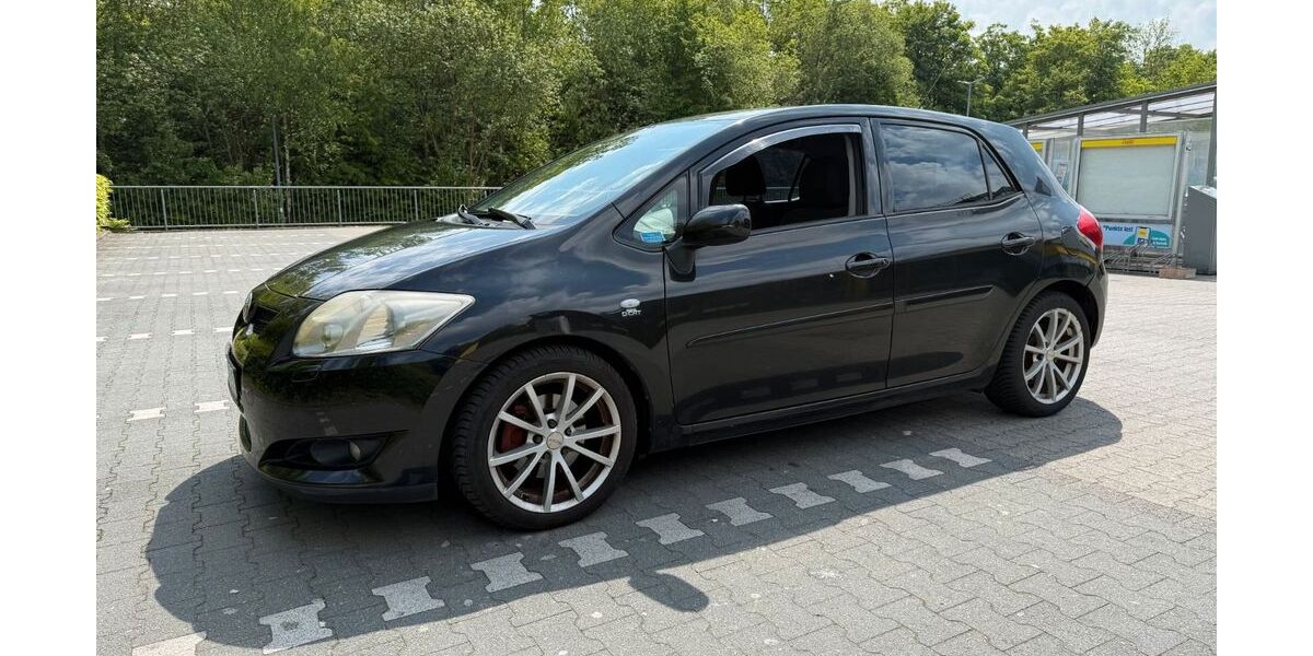 Toyota Auris 233.000 km 2.699 &euro; Bielefeld 33605