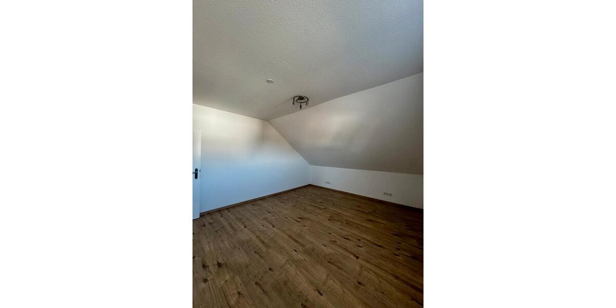 Dachgeschoßwohnung Bielefeld Schildesche - 4 Zimmer, 94 m&sup2;, 895&euro; | Angebot:25723694