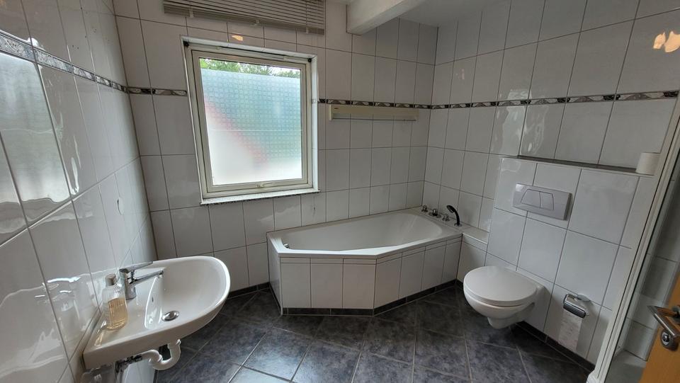 Gepflegtes Doppelhaus mit Garage in Herford. 4 zimmer