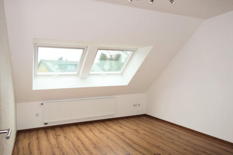 Dachgeschoßwohnung Enger - 4 Zimmer, 104 m&sup2;, 890&euro; | Angebot:25421736