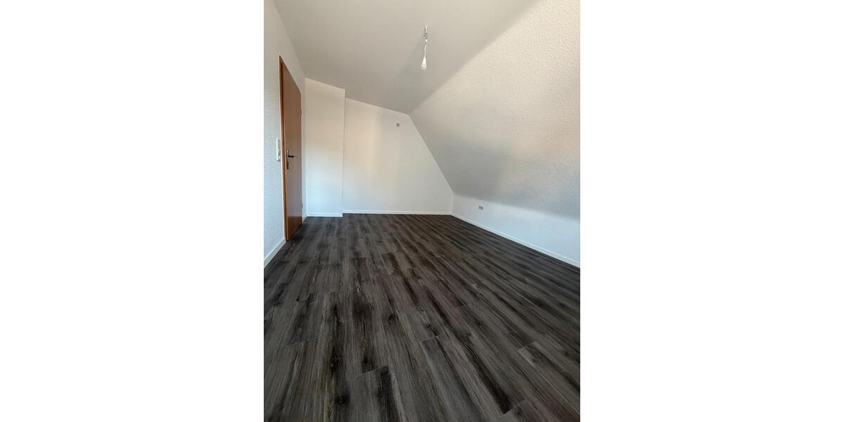 Etagenwohnung Detmold Hiddesen - 3.5 Zimmer, 82 m&sup2;, 900&euro; | Angebot:25635881