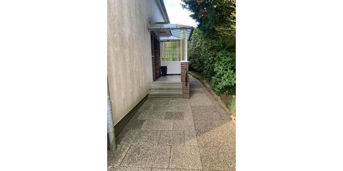 Attraktive 2,5-Zimmer-Wohnung mit großer überdachter Terrasse und 2.5 zimmer