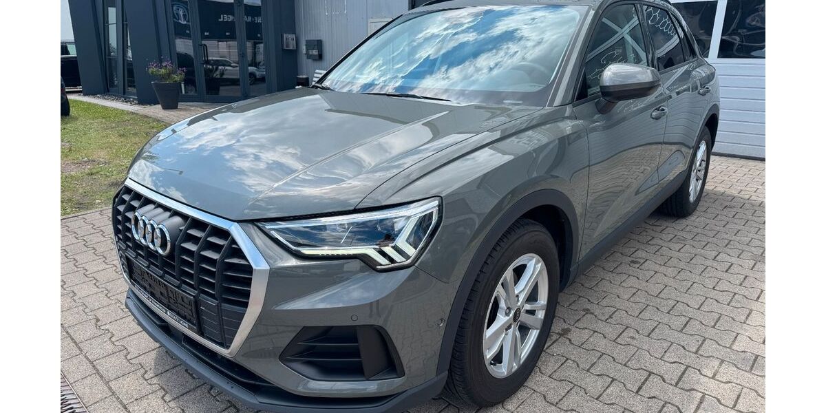 Audi Q3 127.300 km 21.990 &euro; Bielefeld 33719