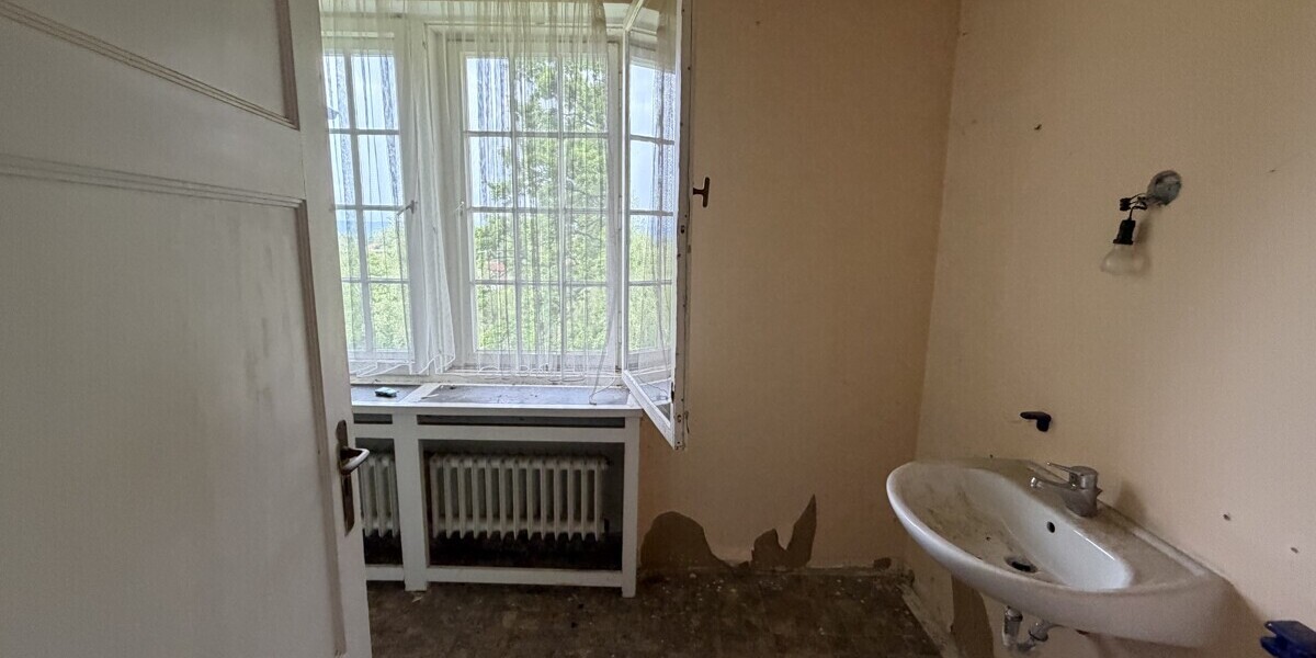 Denkmalgeschützte Fabrikantenvilla an der Weser – Parkgrundstück mit drei zusätzlichen Bauplätzen - Mehrfamilienhaus, Wohnhaus Vlotho | Angebot:26857223