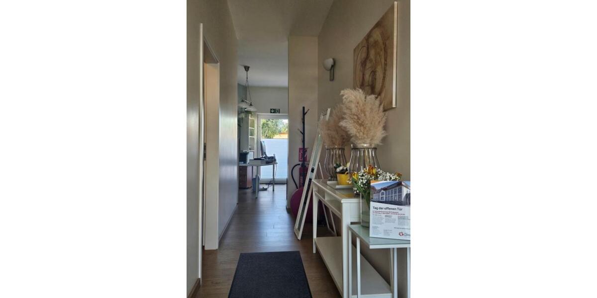 Leopoldshöhe PhysiopaxisBüroraum zur vermieten ca.80m²(50+30m²) zimmer