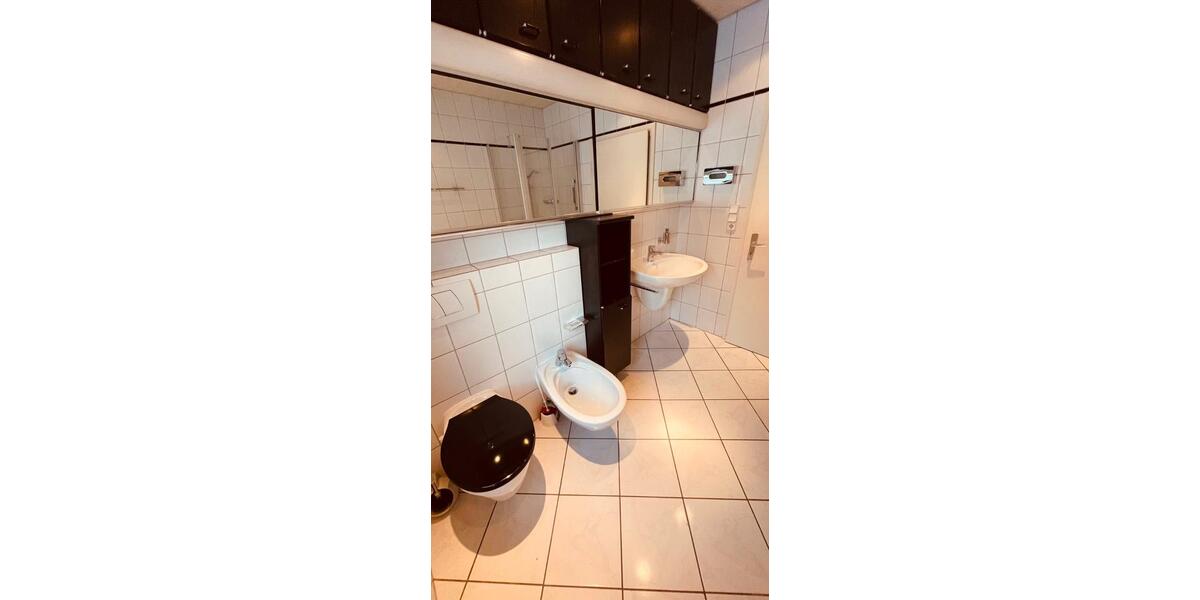 Doppelhaushälfte Lage - 6 Zimmer, 235 m&sup2;, 1.250&euro; | Angebot:26665107