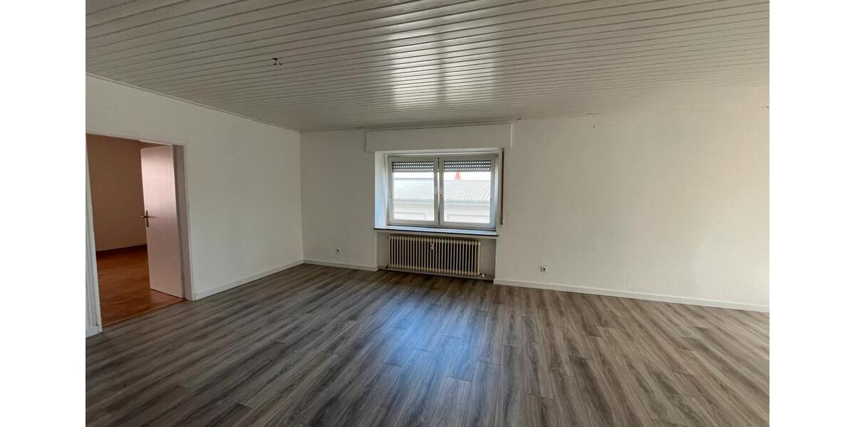 Etagenwohnung Oerlinghausen - 4 Zimmer, 140 m&sup2;, 1.380&euro; | Angebot:25887306