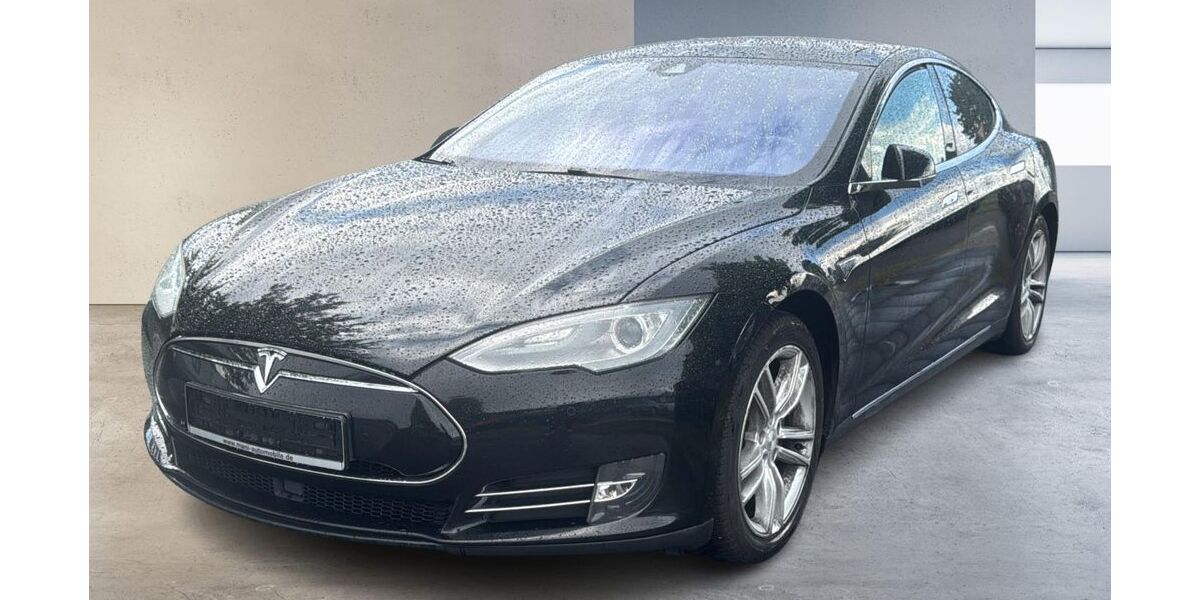 Tesla Model S 230.000 km 17.490 € Lage 32791