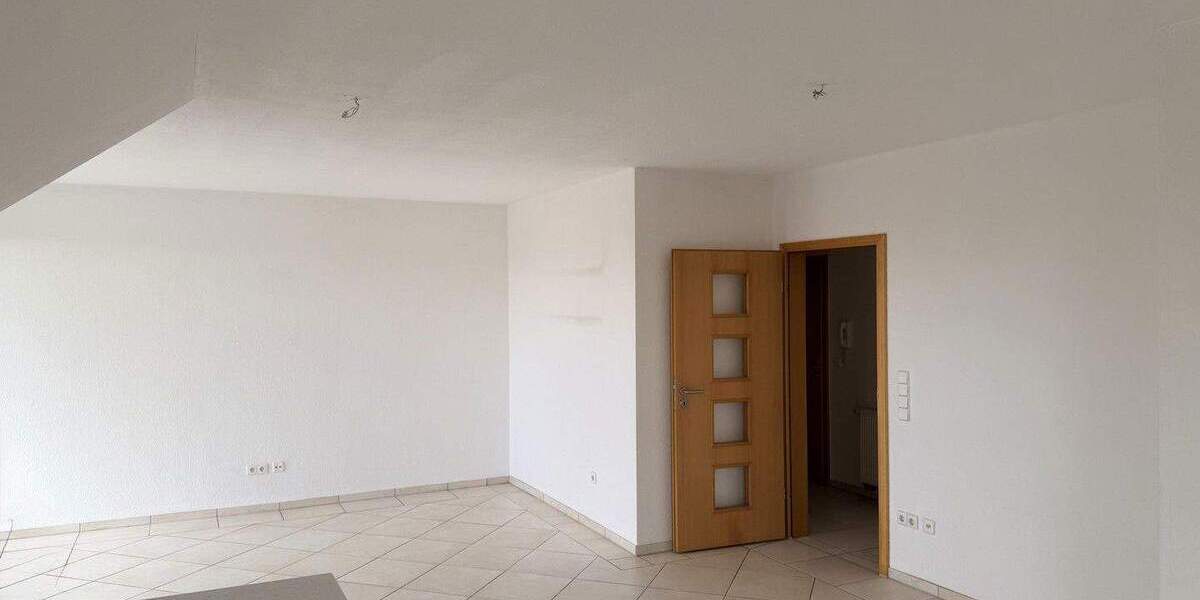 Gepflegete 3 Zimmer-Wohnung, mit offener Küche Dachgeschosswohnung (Fahrstuhl) in Schloß Holte-Stk. 3 zimmer