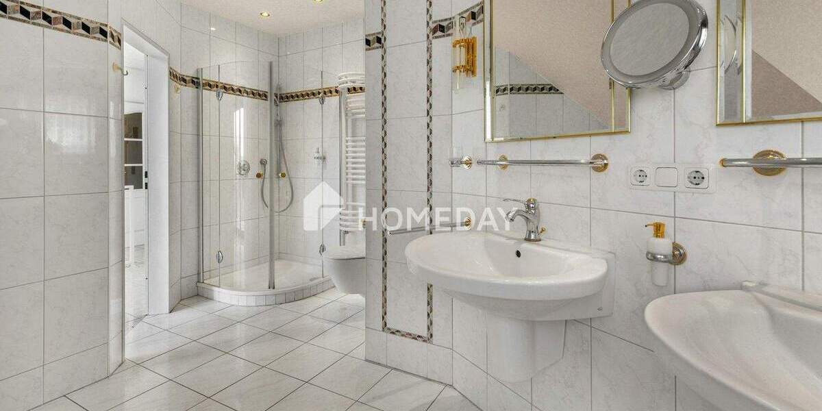 Familienfreundliches Einfamilienhaus mit großem Garten, Kamin und Doppelgarage 7 zimmer