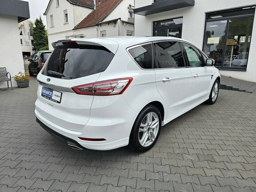 S-Max 2.0 Titanium 7-Sitzer NAVI AHK RFK PANO