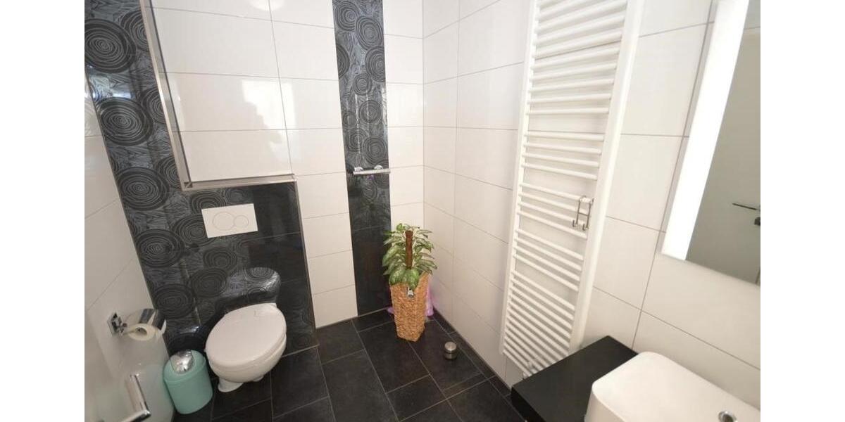 Einfamilienhaus Halle - 12 Zimmer, 208 m&sup2;, 1.950&euro; | Angebot:26434500