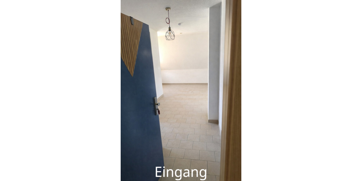 2-Zimmer-Dachgeschosswohnung mit EBK & Stellplatz in Halle (West 2 zimmer