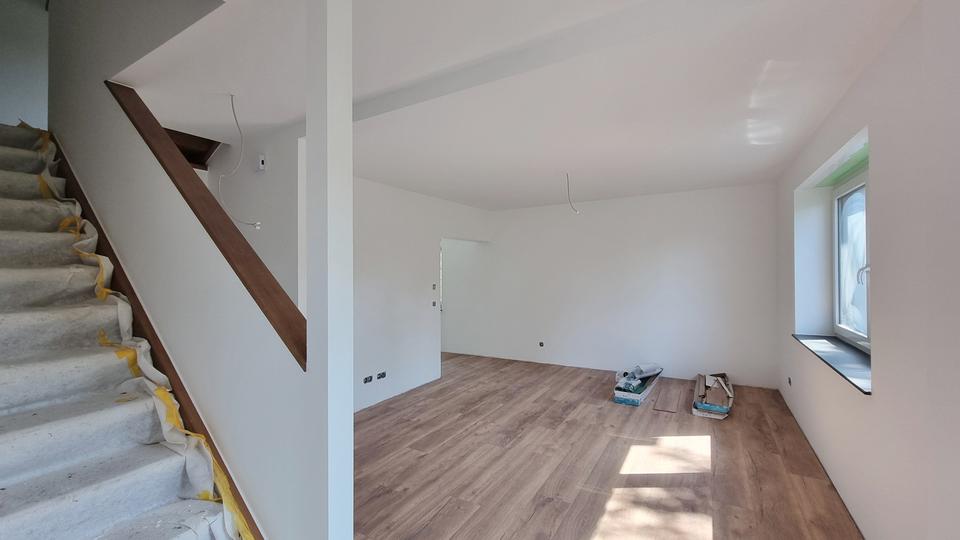 Moderne Wohnung mit dem Wohngefühl einer Doppelhaushälfte – Erstbezug nach Sanierung! zimmer