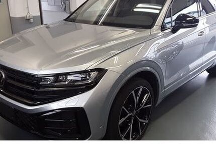 VW Touareg 33.100 km 73.940 € Bünde 32257
