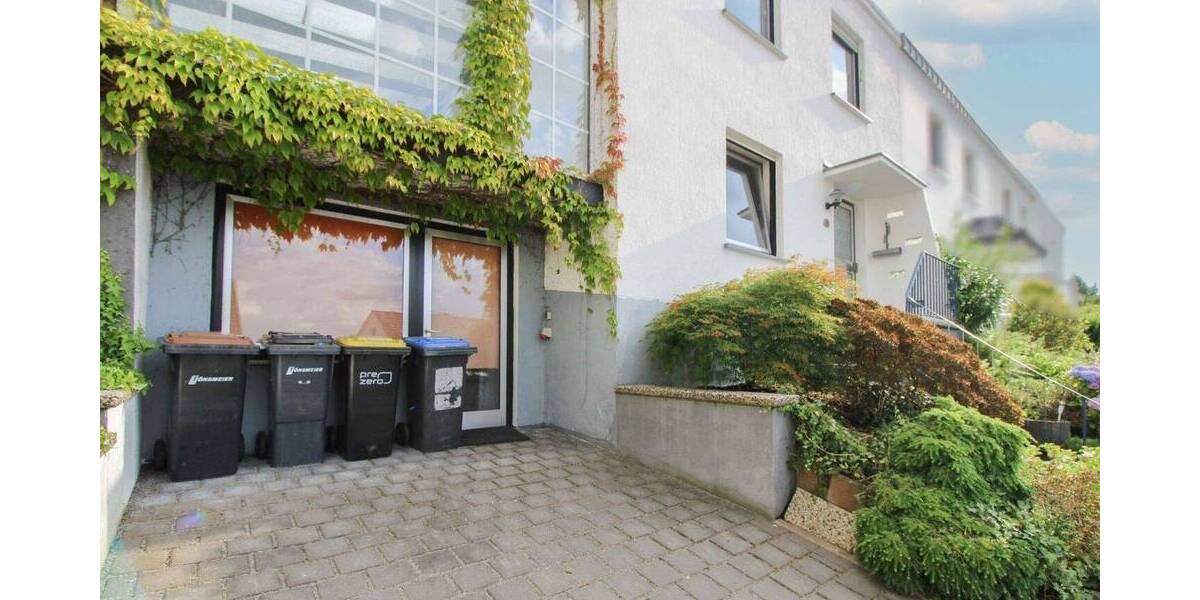 Preiswert & für die Familie: Reiheneckhaus mit Gartenoase & Garage oberhalb vom Ortskern 4 zimmer