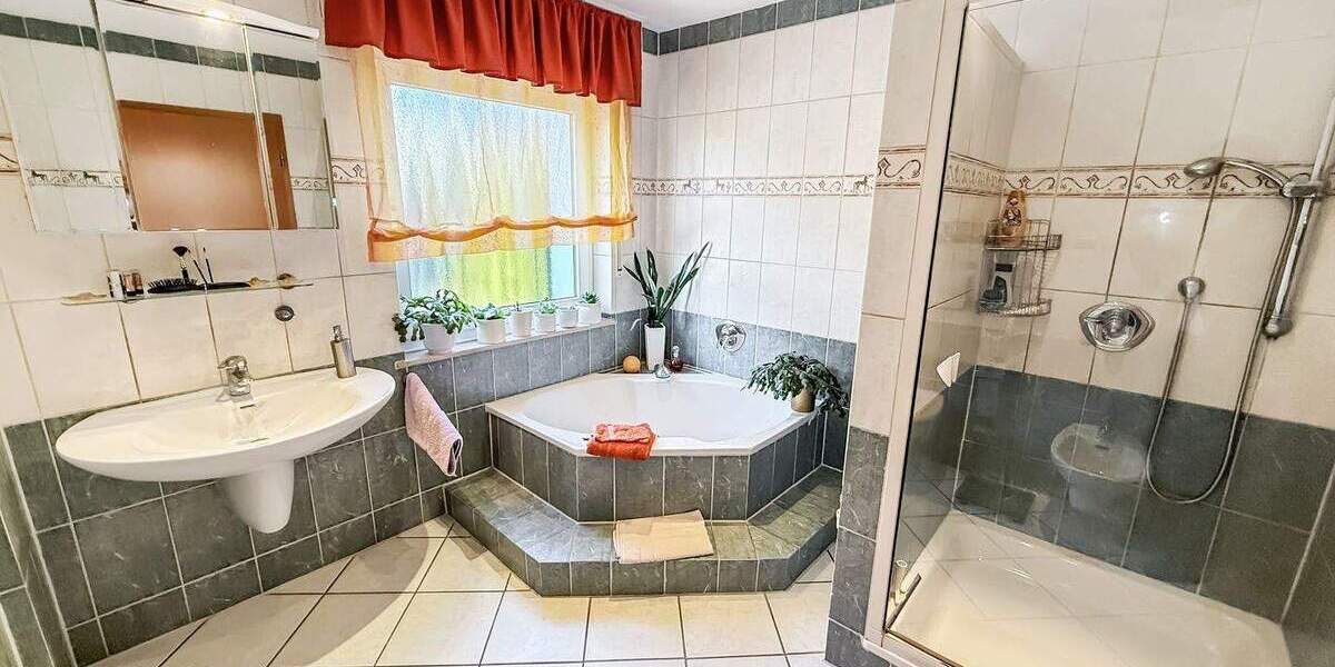 Mehrfamilienhaus, Wohnhaus Oerlinghausen Lipperreihe - 6 Zimmer, 182 m&sup2;, 469.000&euro; | Angebot:25732956