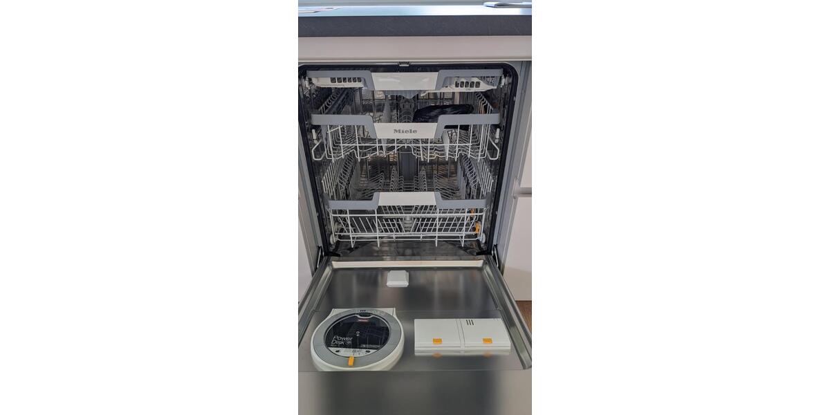 Freistehendes luxuriöses Einfamilienhaus am Waldrand in Halle (W) 4.5 zimmer