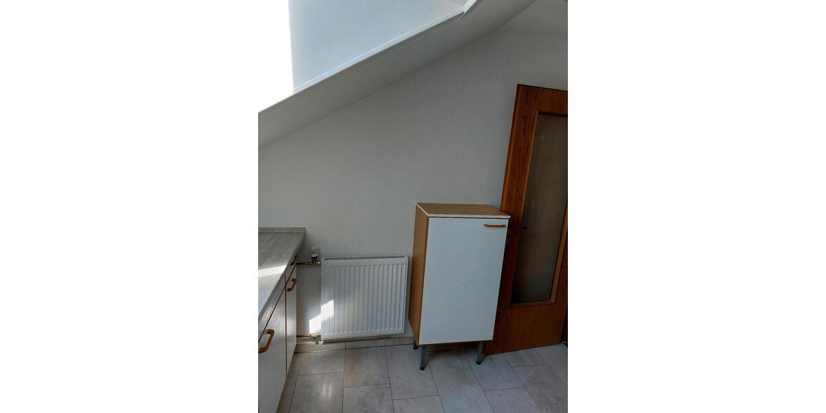 Wohnung DG 85qm (KM 680 € Warmmiete inkl. Strom ca.1080 €) 3 zimmer