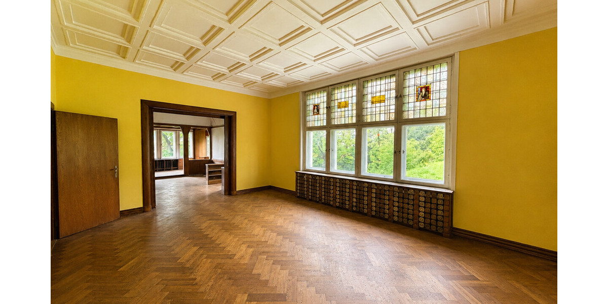 Denkmalgeschützte Fabrikantenvilla an der Weser – Parkgrundstück mit drei zusätzlichen Bauplätzen - Mehrfamilienhaus, Wohnhaus Vlotho | Angebot:26857223