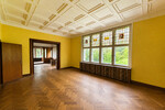 Denkmalgeschützte Fabrikantenvilla an der Weser – Parkgrundstück mit drei zusätzlichen Bauplätzen - Mehrfamilienhaus, Wohnhaus Vlotho | Angebot:26857223