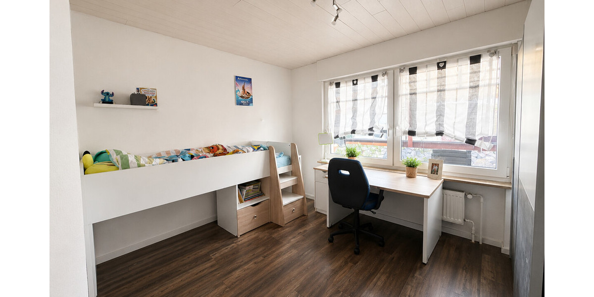 Großzügiges Zweifamilienhaus mit Einliegerwohnung und neuer Heizung - Zweifamilienhaus Hüllhorst | Angebot:27003359